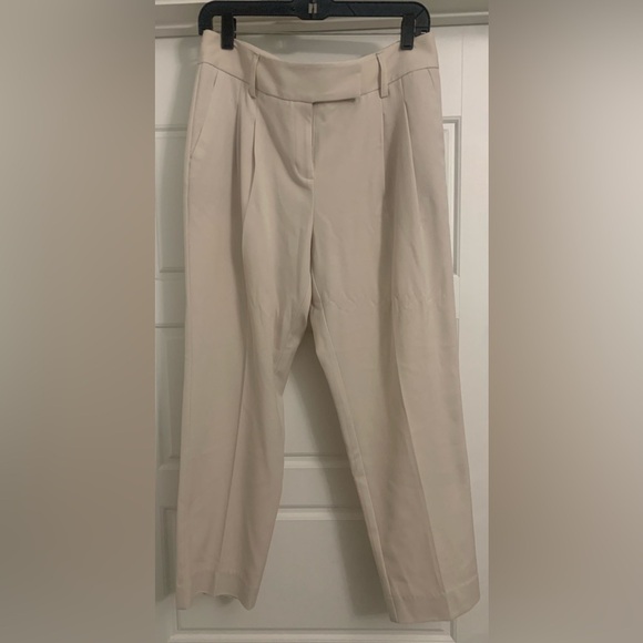 NWOT JENNIFER LOPEZ JLO Women's Cream Beige Pleated Cropped Work Slacks Pants 8 - Picture 1 of 4